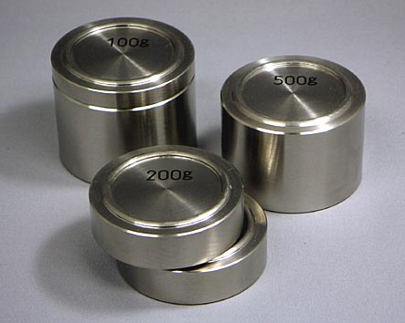 ステンレス鋼製円盤型分銅 ＯＩＭＬ Ｆ１級 ５０g：調整ネジ付